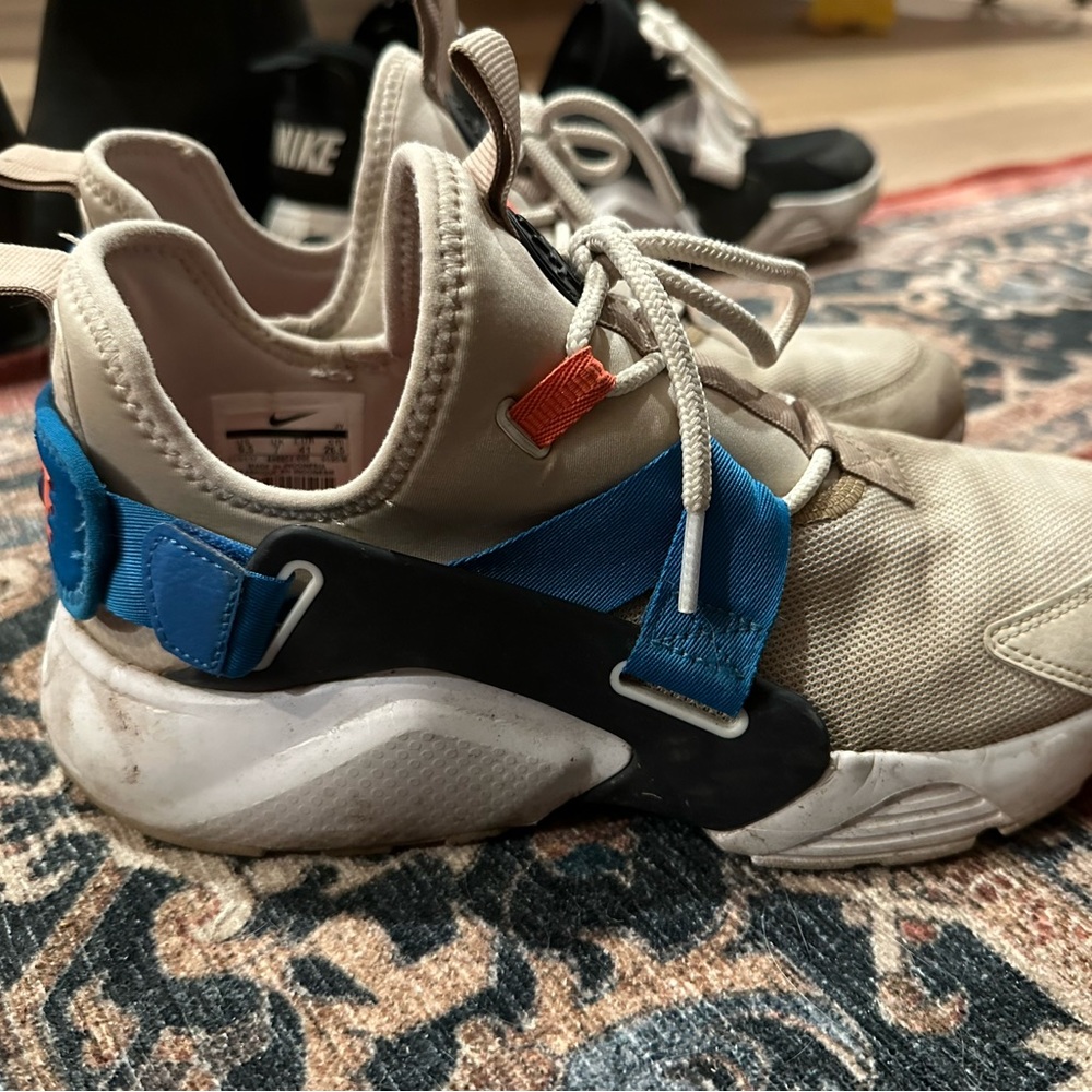 RARE Nike Huarache Sneakers size 9.5!
